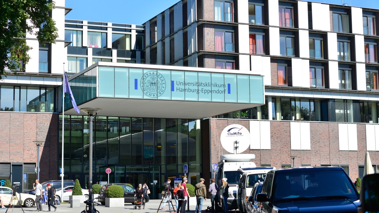 Fachada do Hospital Universitário de Hamburgo-Eppendorf, na Alemanha, onde funcionário da OMS infectado pelo ebola foi internado