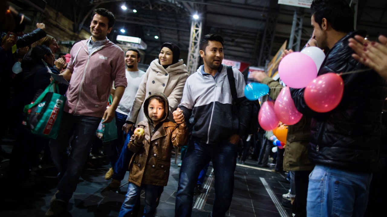 Refugiados chegam à estação de trem de Frankfurt, na Alemanha 06/09/2015
