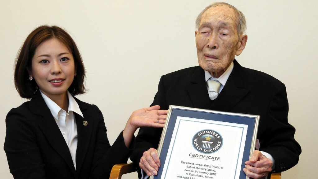 O japonês Sakari Momoi, de 111 anos, é o homem mais velho do mundo