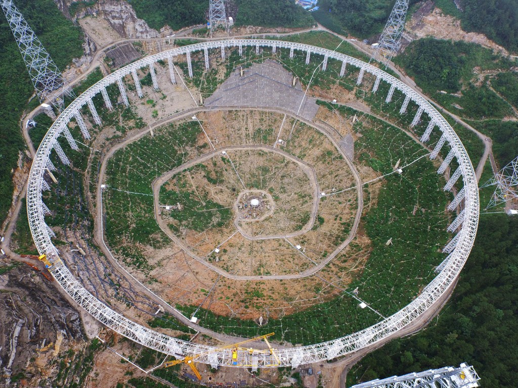 Radiotelescópio FAST, na China, com construção prevista para terminar em setembro de 2016