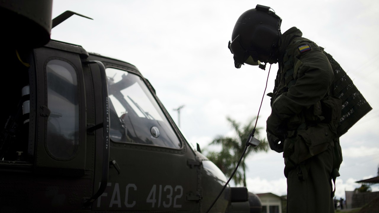 Soldado colombiano é fotografado em base militar na cidade de Quibdo, no departamento de Choco