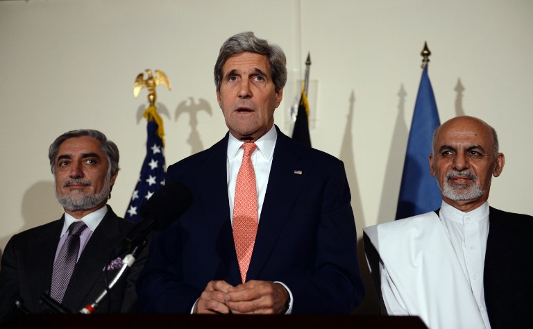 Abdullah Abdullah, John Kerry e Ashraf Ghani