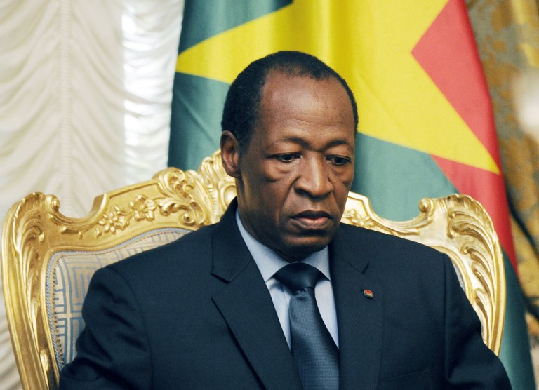 O ditador de Burkina Faso, Blaise Compaore, durante seu pronunciamento na TV
