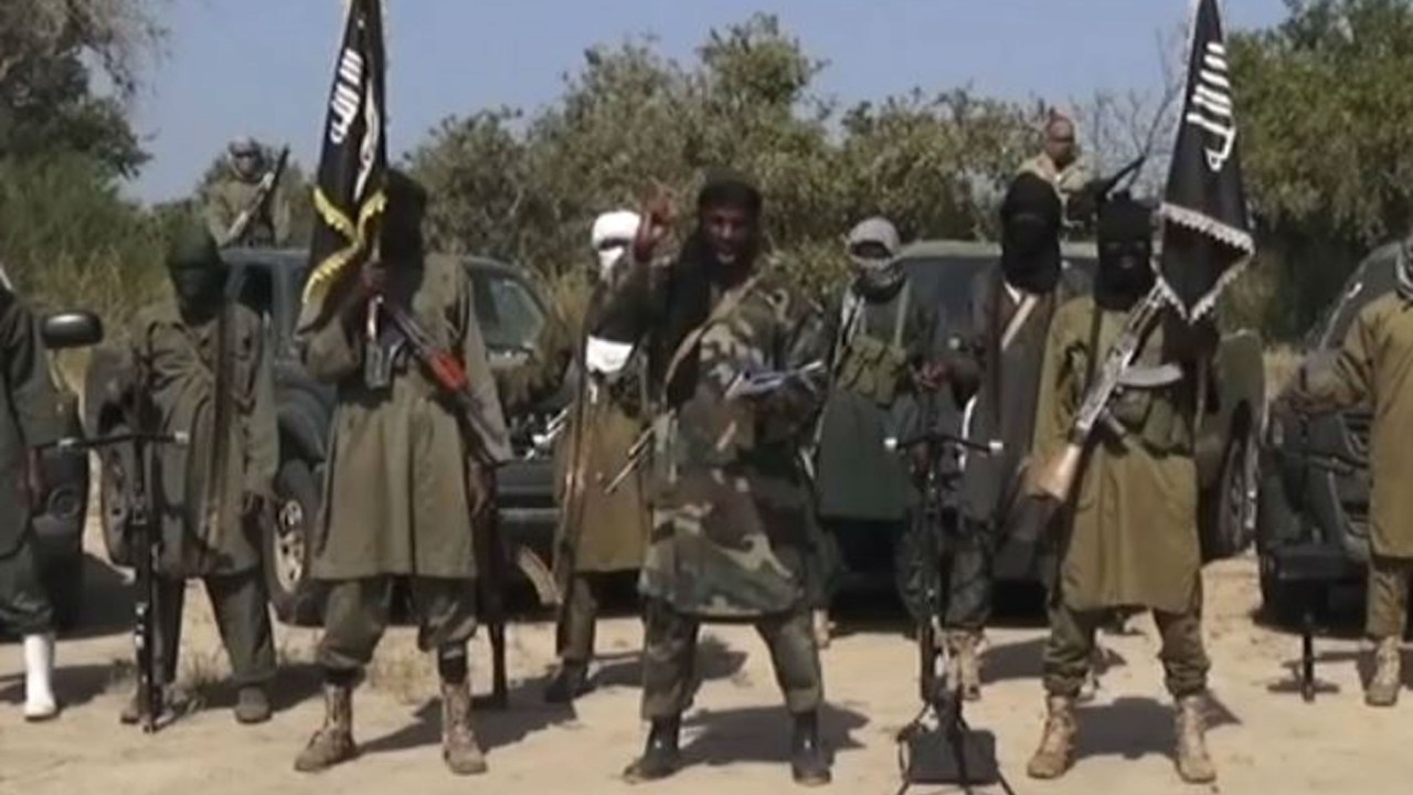 Terroristas do grupo nigeriano Boko Haram, em vídeo divulgado na internet