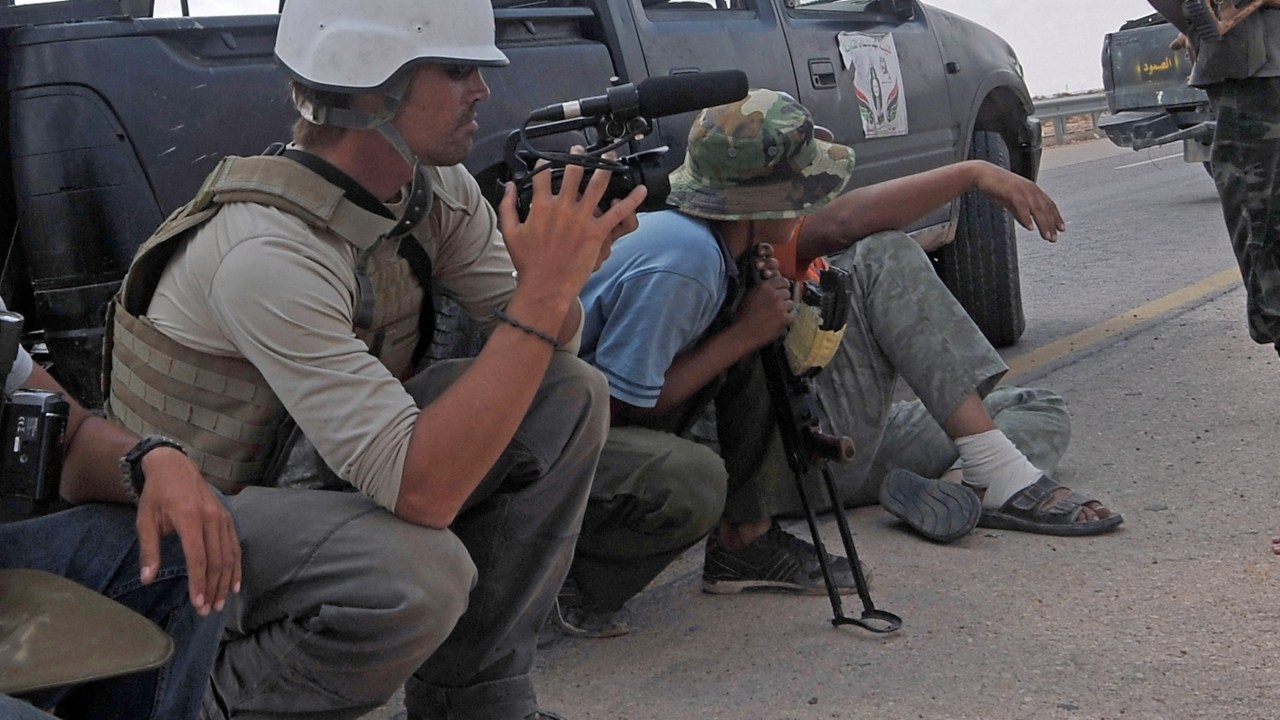 Em foto de setembro de 2011, o jornalista James Foley aparece em uma estrada na Líbia