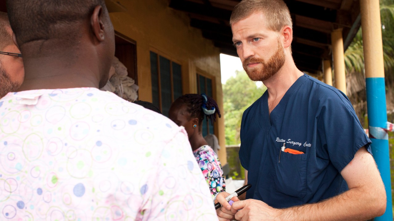 Kent Brantly apresenta melhora no estado de saúde após contrair o vírus ebola