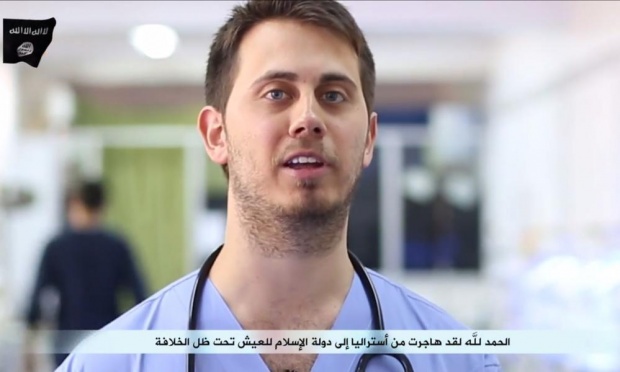 O médico Tareq Kamleh em um vídeo do Estado Islâmico