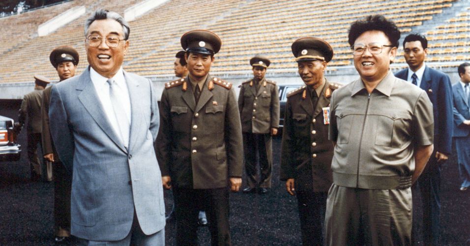 Kim Il Sung (esq.) e seu filho Kim Jong-il (dir.), em foto de 1992.