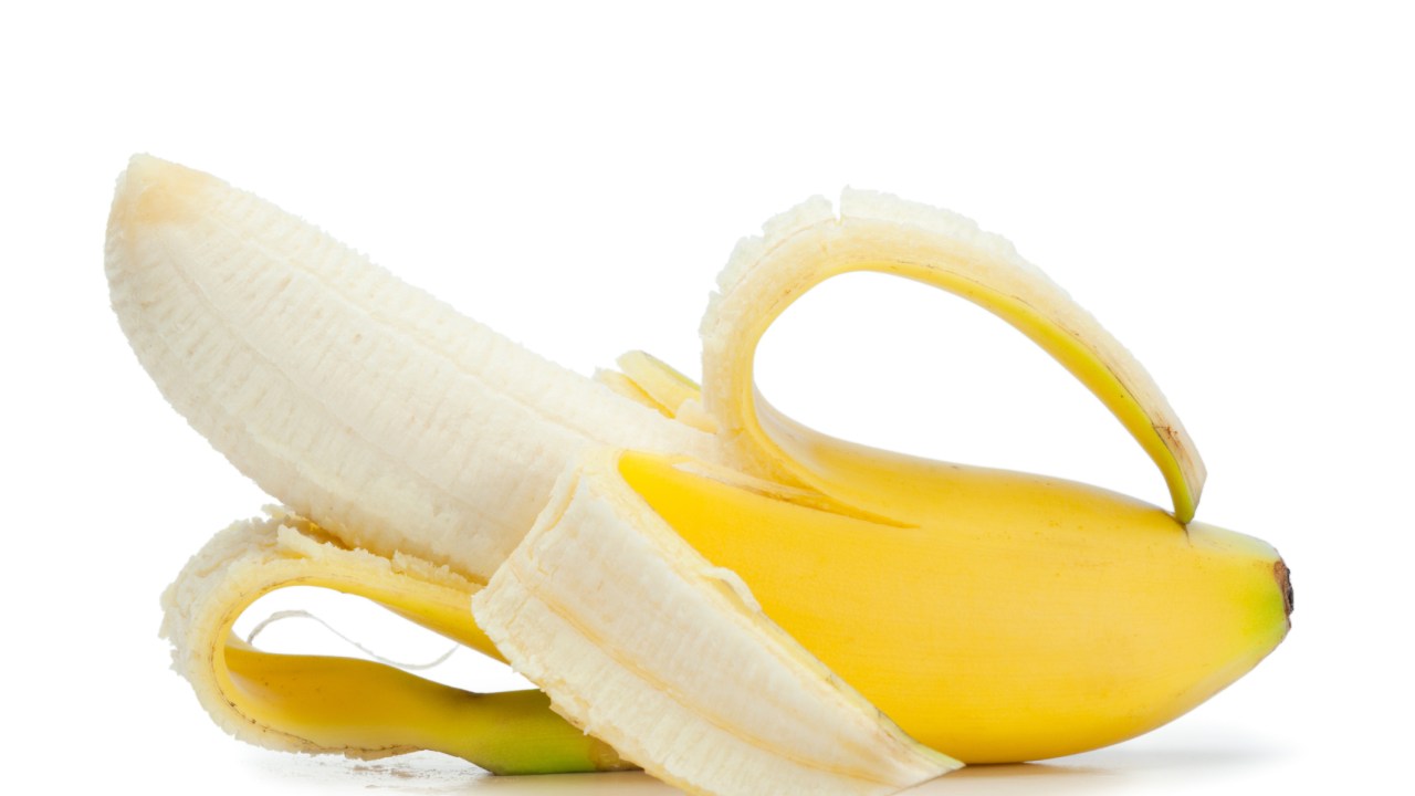 Banana é uma das melhores fontes de potássio: nutriente faz bem ao coração da mulher, segundo estudo