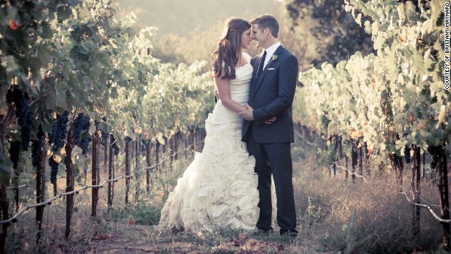 Brittany Maynard e seu marido, Dan Diaz, no dia do casamento. Depois de pouco mais de um ano, ela foi diagnosticada com câncer cerebral