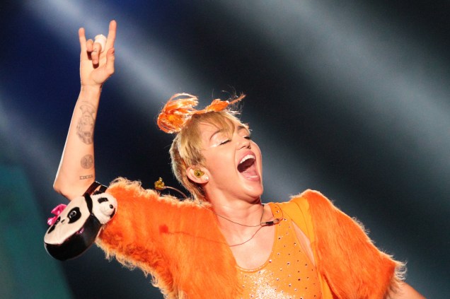 Miley Cyrus em show no Rio, pela turnê Bangerz