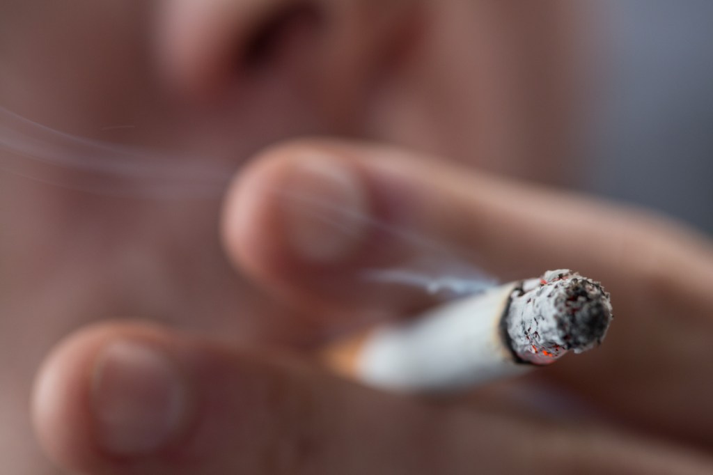 Resultados preocupantes: um terço dos fumantes considera que o consumo de até 10 cigarros por dia não aumenta a probabilidade de ter câncer de pulmão