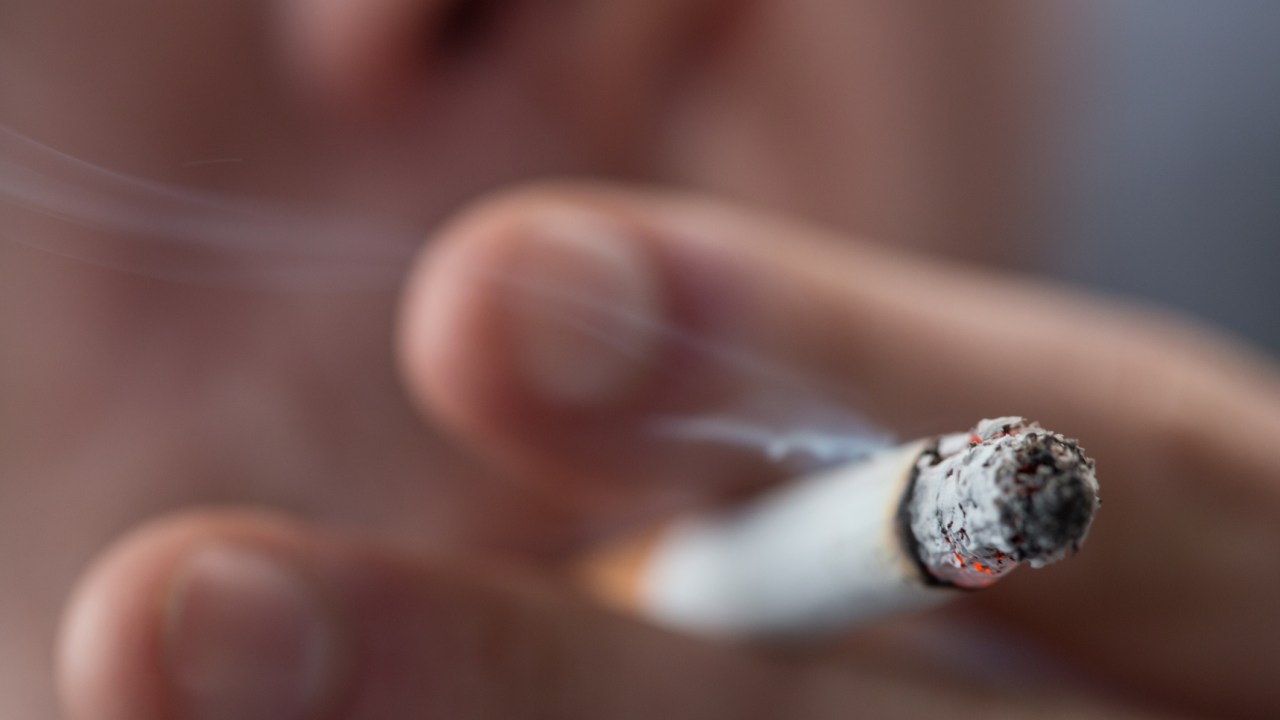 Resultados preocupantes: um terço dos fumantes considera que o consumo de até 10 cigarros por dia não aumenta a probabilidade de ter câncer de pulmão