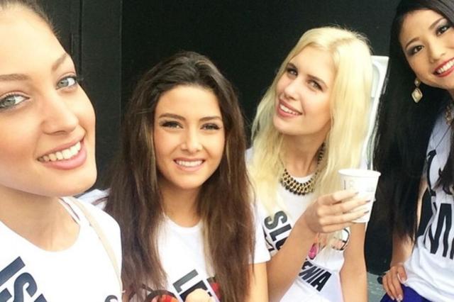 Da esq. para a dir.: Miss Israel Miss Líbano, Miss Eslováquia e Miss Japão