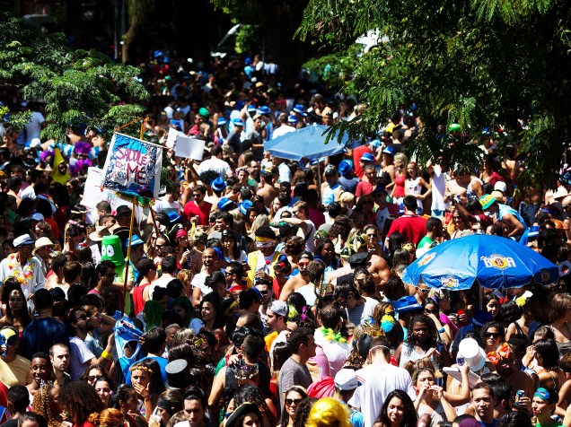 Desfile do bloco Desliga da Justiça na Praça Santos Dumont, no bairro da Gávea, zona sul do Rio de Janeiro. O bloco e conhecido pela grande presença de famílias e pela criatividade nas fantasias