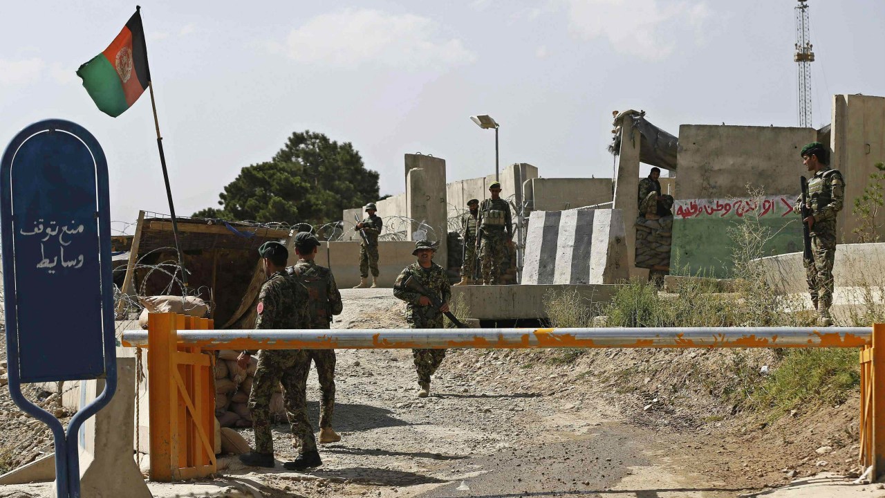 Ataque de soldado afegão elevou a tensão na base militar de Qargha, nos arredores de Cabul