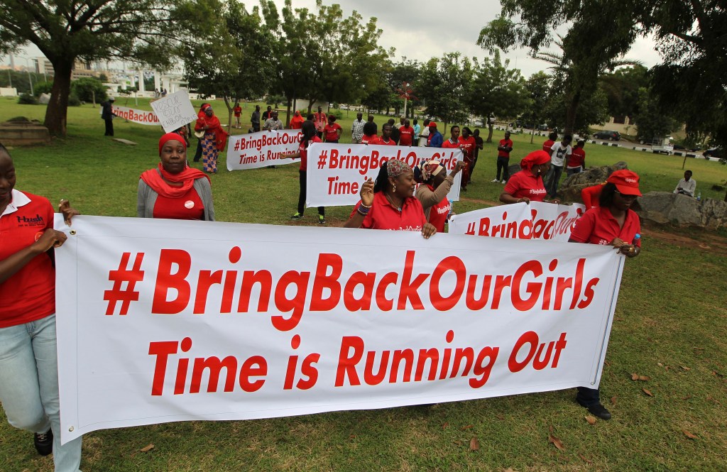 Protesto no dia 12 de agosto, em Abuja, marca 120 dias do sequestro de mais de 200 estudantes pelo grupo terrorista Boko Haram