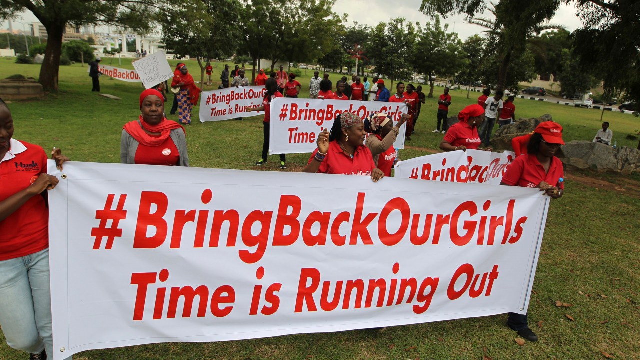Protesto no dia 12 de agosto, em Abuja, marca 120 dias do sequestro de mais de 200 estudantes pelo grupo terrorista Boko Haram