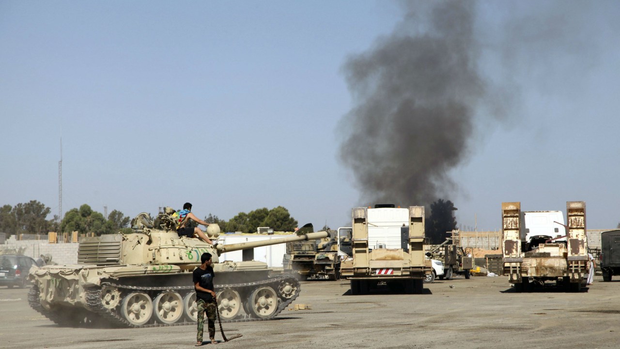 Conflito entre grupos radicais tem provocado mortes na Líbia