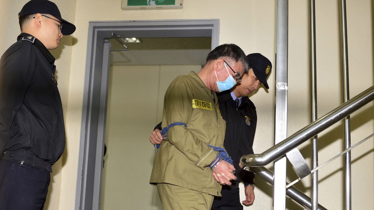 Lee Joon-seok, capitão da balsa naufragada na Coreia do Sul, pode ser condenado à pena de morte