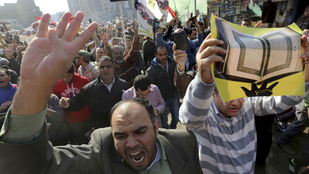 Manifestantes protestam no Cairo contra o governo militar do presidente egípcio Abdel Fattah Sisi