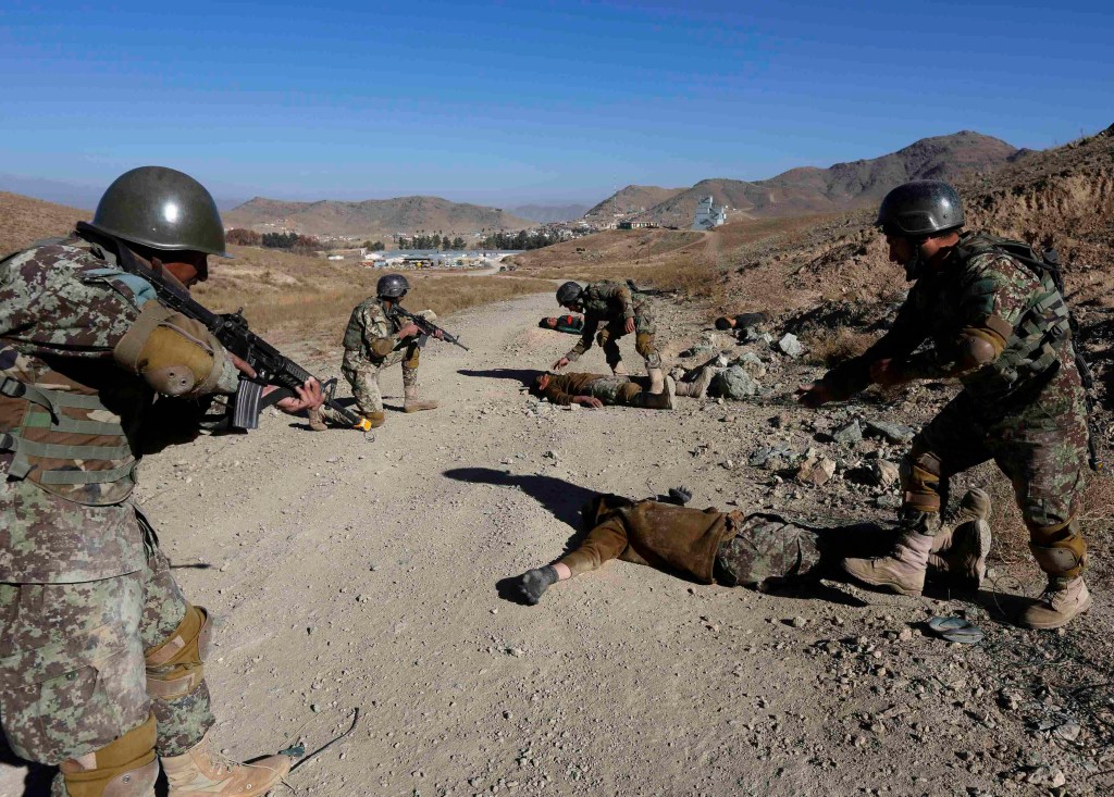 Soldados do Exército afegão participam de treinamento em uma base de Cabul
