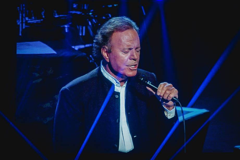 Julio Iglesias se apresenta no Citibank Hall em São Paulo