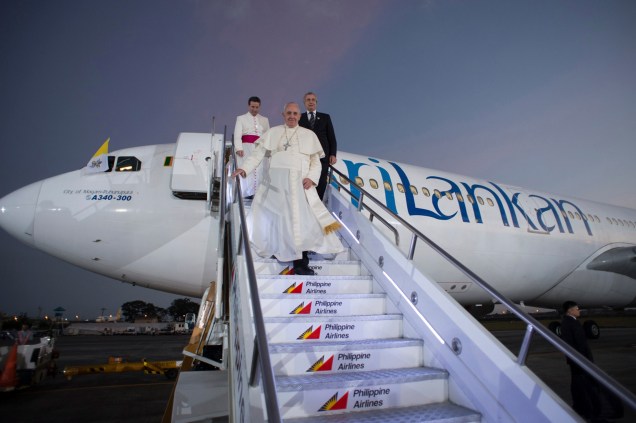 Papa Francisco desembarca em Manila, nas Filipinas, durante viagem à Ásia – 15/11/2014