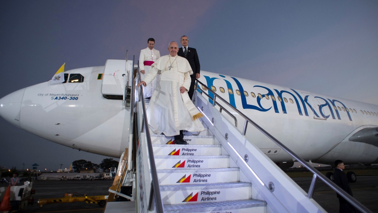 Papa Francisco desembarca em Manila, nas Filipinas, durante viagem à Ásia – 15/11/2014