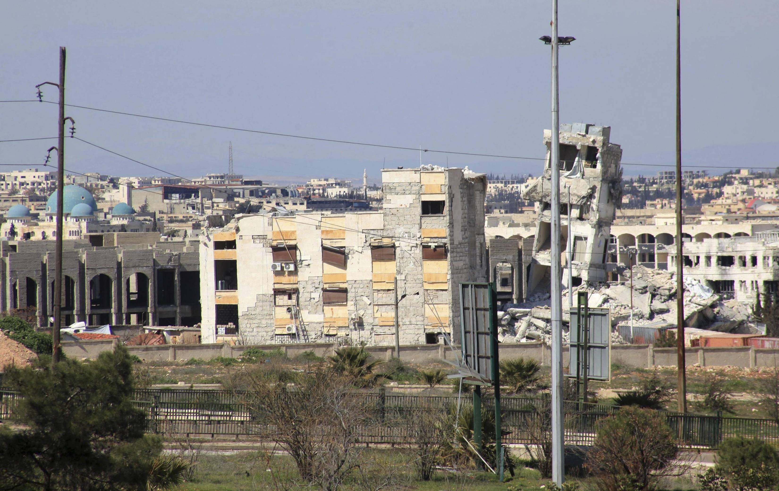 Prédio da Força Aérea síria depois de ataque da Frente Nusra em Aleppo