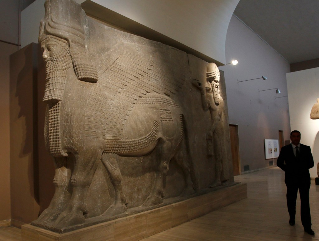 Estátua da região de Khorsabad em exposição no Museu Nacional do Iraque, em Bagdá