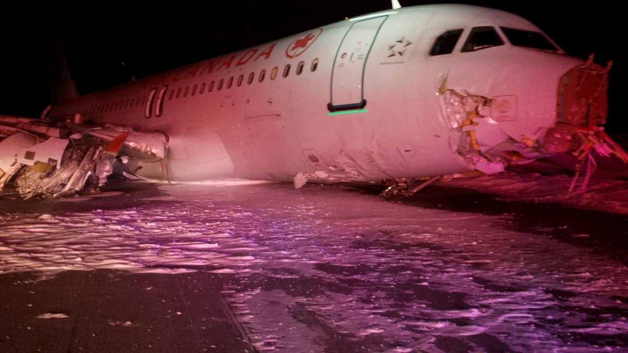 Avião da Air Canada saiu da pista durante nevasca