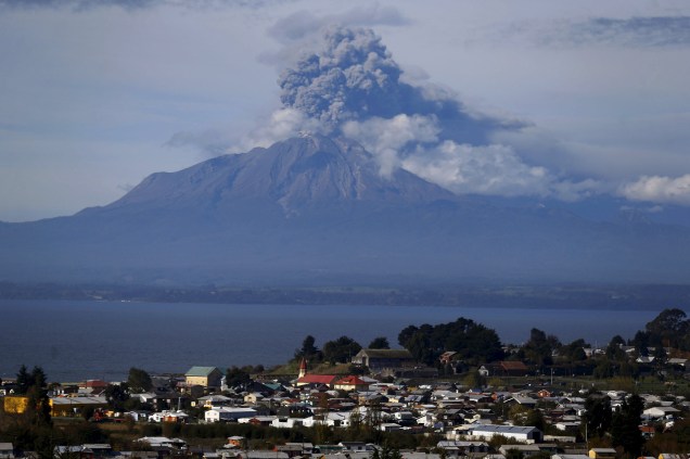 O vulcão Calbuco voltou a expelir cinzas e fumaça nessa quinta-feira