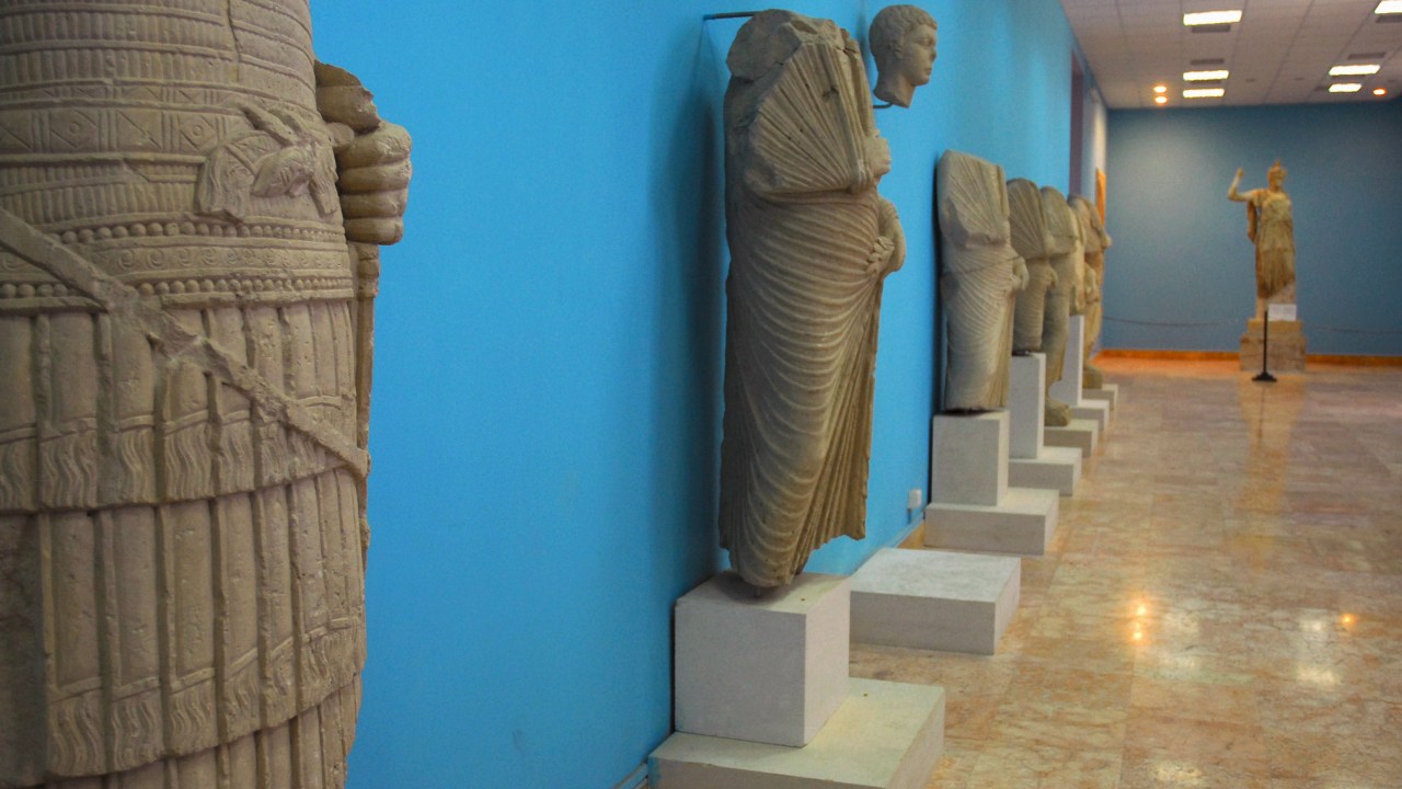 Estátuas do museu de Palmira, na Síria -- parte do acervo está salvo, mesmo com a invasão