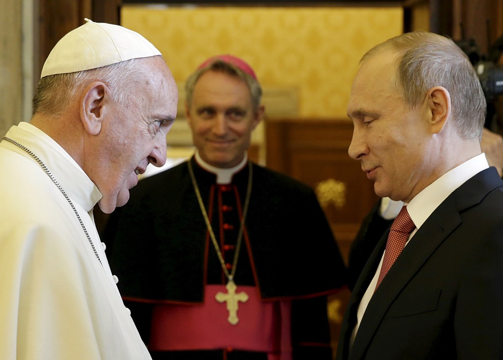 O presidente russo Vladimir Putin se encontrou com o papa Francisco no Vaticano