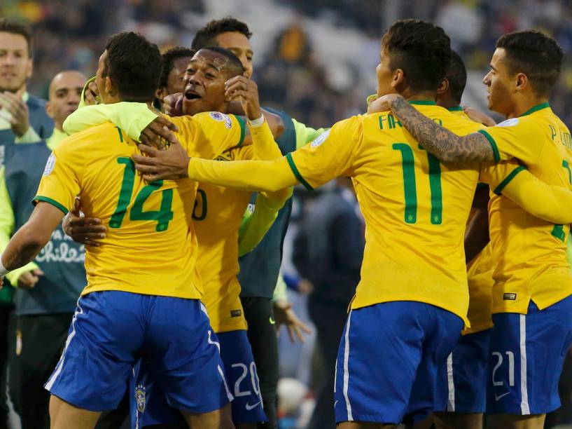 Thiago Silva comemora seu gol durante a partida entre Brasil e Venezuela, válida pela terceira rodada da primeira fase do grupo C da Copa América 2015, realizada no Estádio Monumental David Arellano