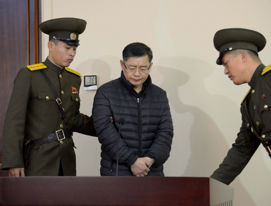 Hyeon Soo Lim durante seu julgamento na Suprema Corte da Coreia do Norte