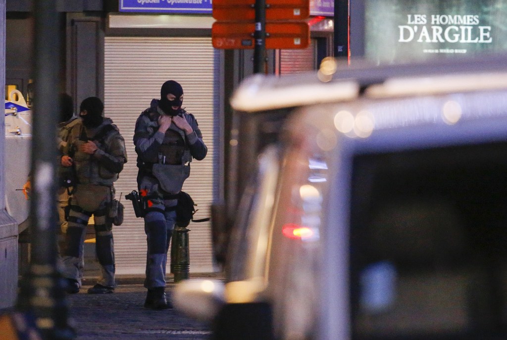 Policiais belgas patrulham centro de Bruxelas