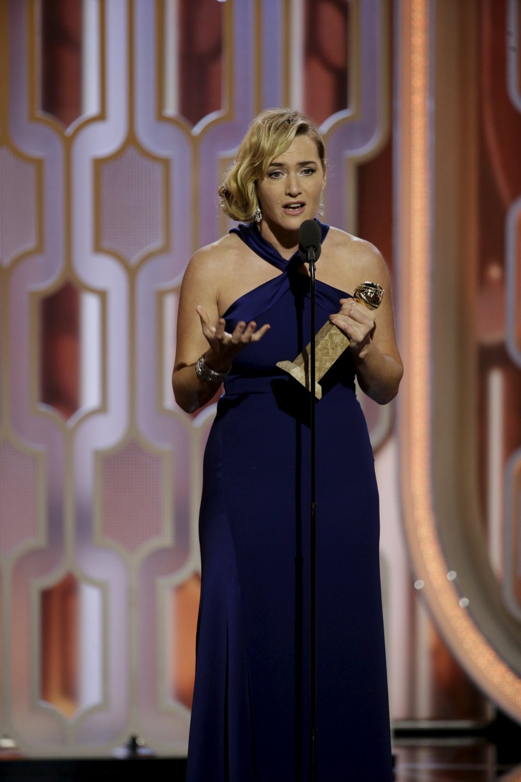 Kate Winslet ao vencer o Globo de Ouro 2016