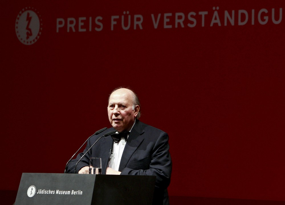 O escritor húngaro Imre Kertesz, vencedor do Nobel de Literatura em 2002, em discurso realizado no Museu Judaico de Berlim, em 2008