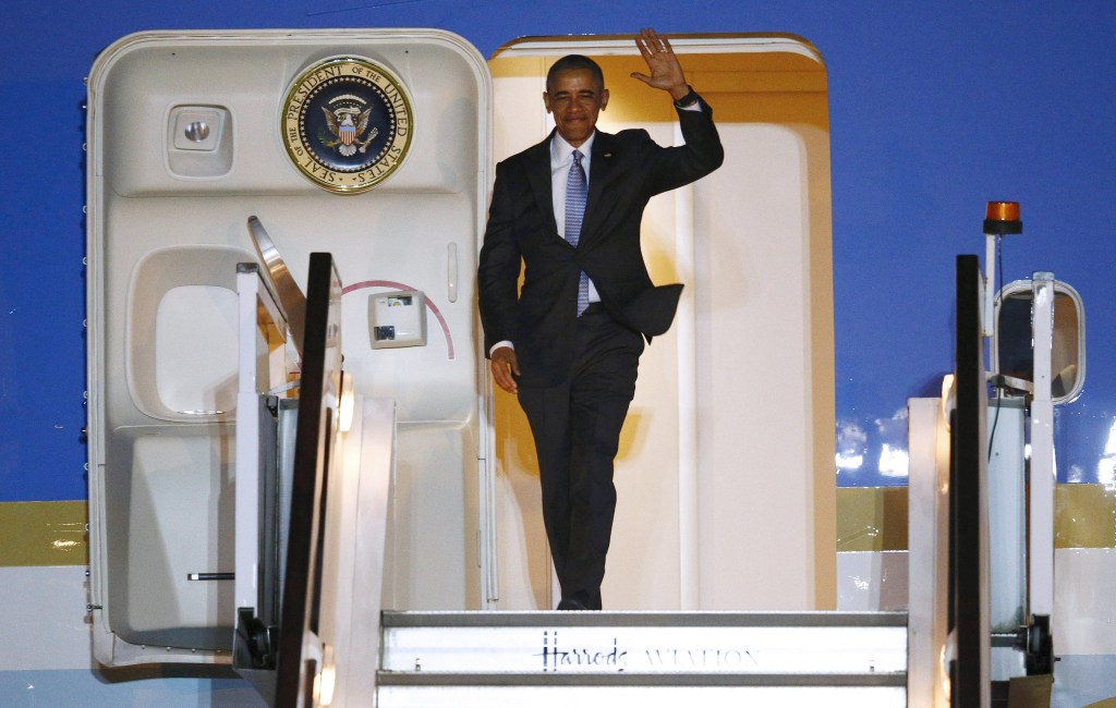 O presidente dos Estados Unidos, Barack Obama, desembarca do Air Force One em Londres, na Inglaterra