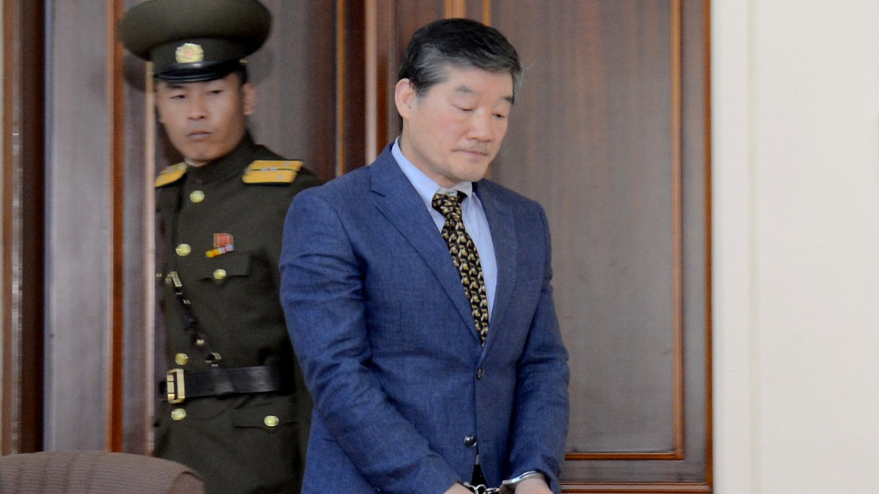 Coreano-americano Kim Dong Chul em tribunal de Pyongyang, na Coreia do Norte