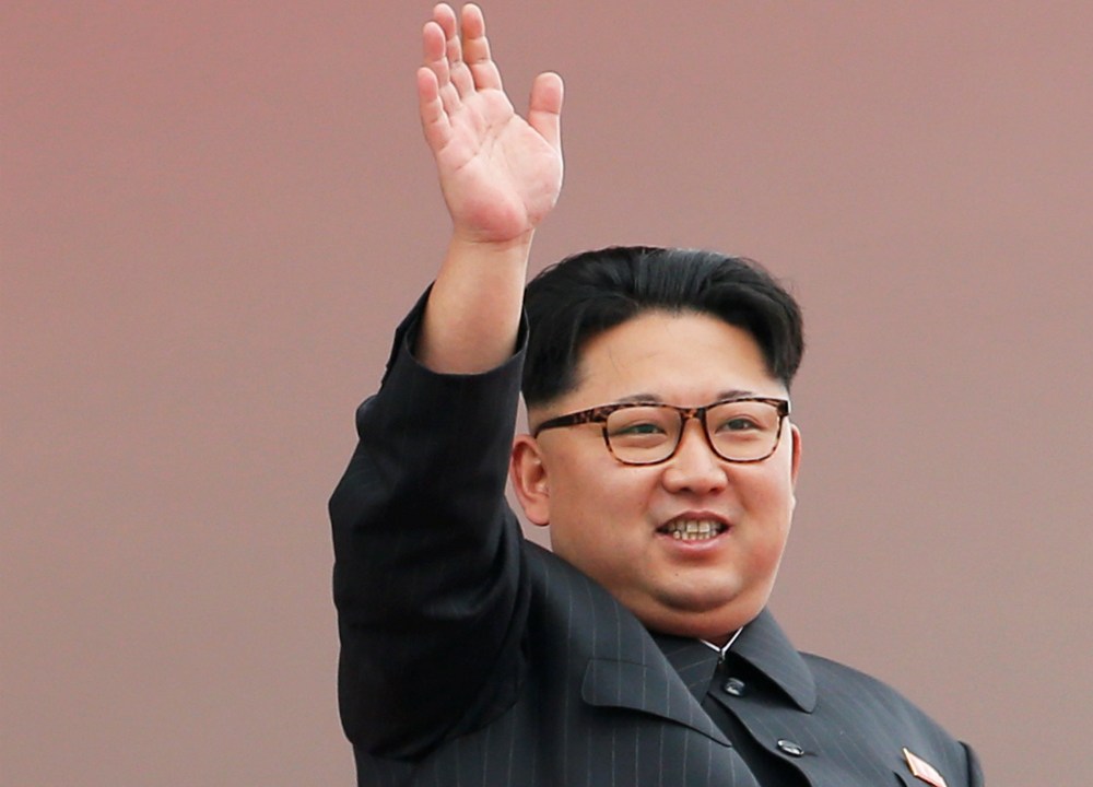 O ditador norte-coreano Kim Jong-un faz aparição em desfile do Partido dos Trabalhadores, em Pyongyang