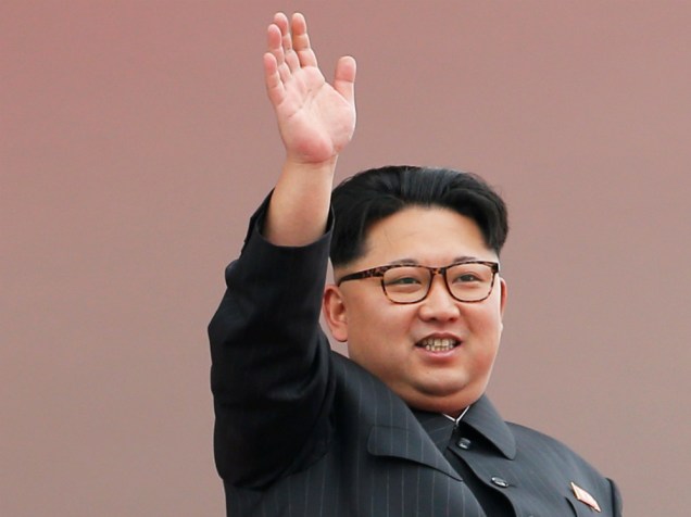 O ditador norte-coreano Kim Jong-un faz aparição em desfile do Partido dos Trabalhadores, em Pyongyang