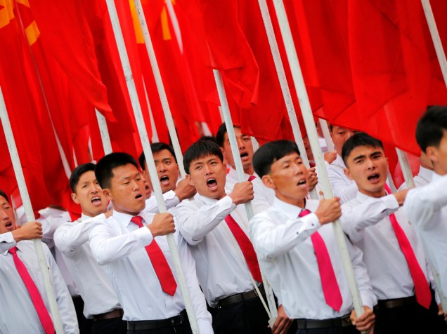 Desfile celebra o último dia do congresso do Partido dos Trabalhadores, em Pyongyang, Coreia do Norte