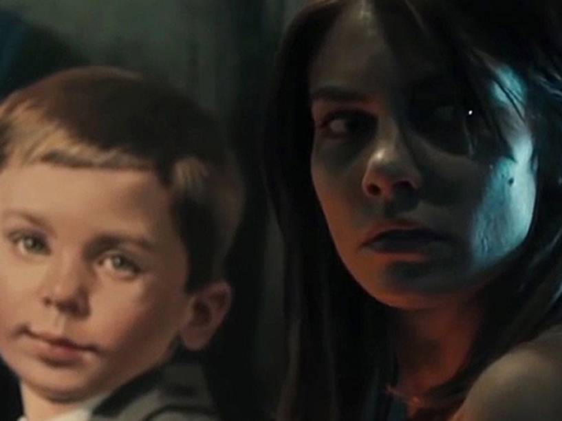 Lauren Cohan em cena do filme O Boneco do Mal Lauren Cohan em cena do filme O Boneco do Mal