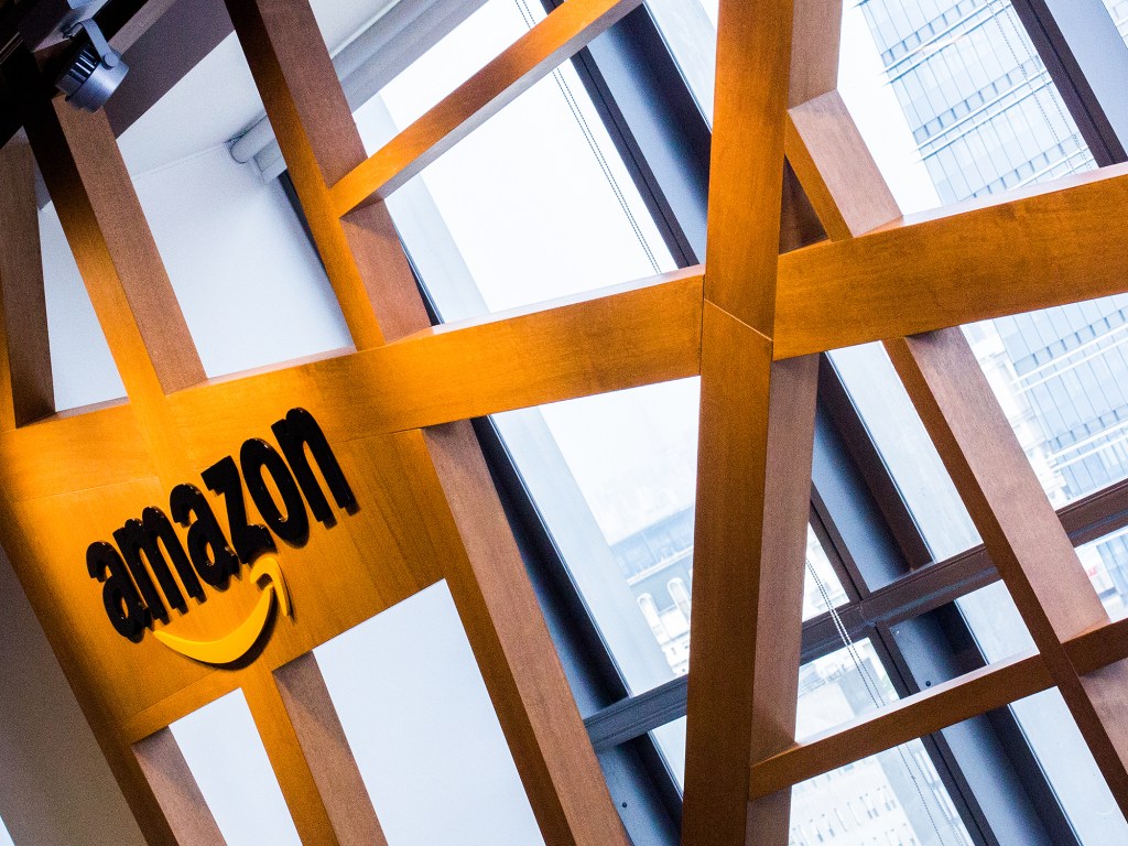 A gigante americana de vendas pela internet Amazon anunciou nesta quinta-feira que dobrou seus lucros no último trimestre, mas seus resultados decepcionaram Wall Street