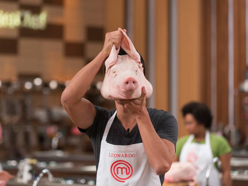 Participantes precisaram cozinhar uma cabeça de porco na terceira temporada de MasterChef Brasil