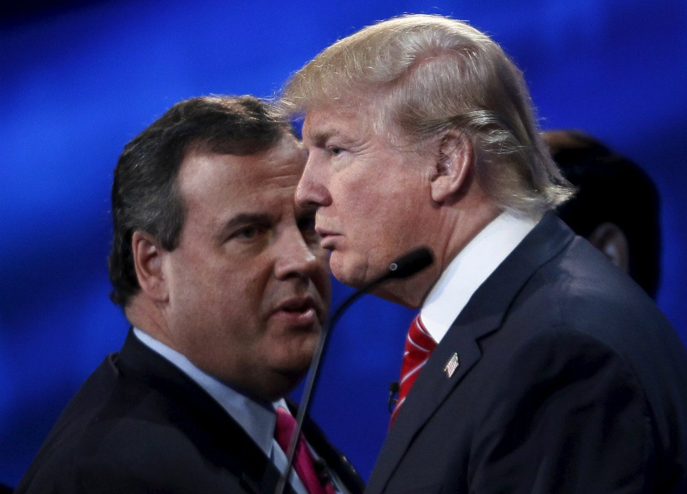 Os pré-candidatos Chris Christie e Donald Trump durante o terceiro debate republicano, no Colorado