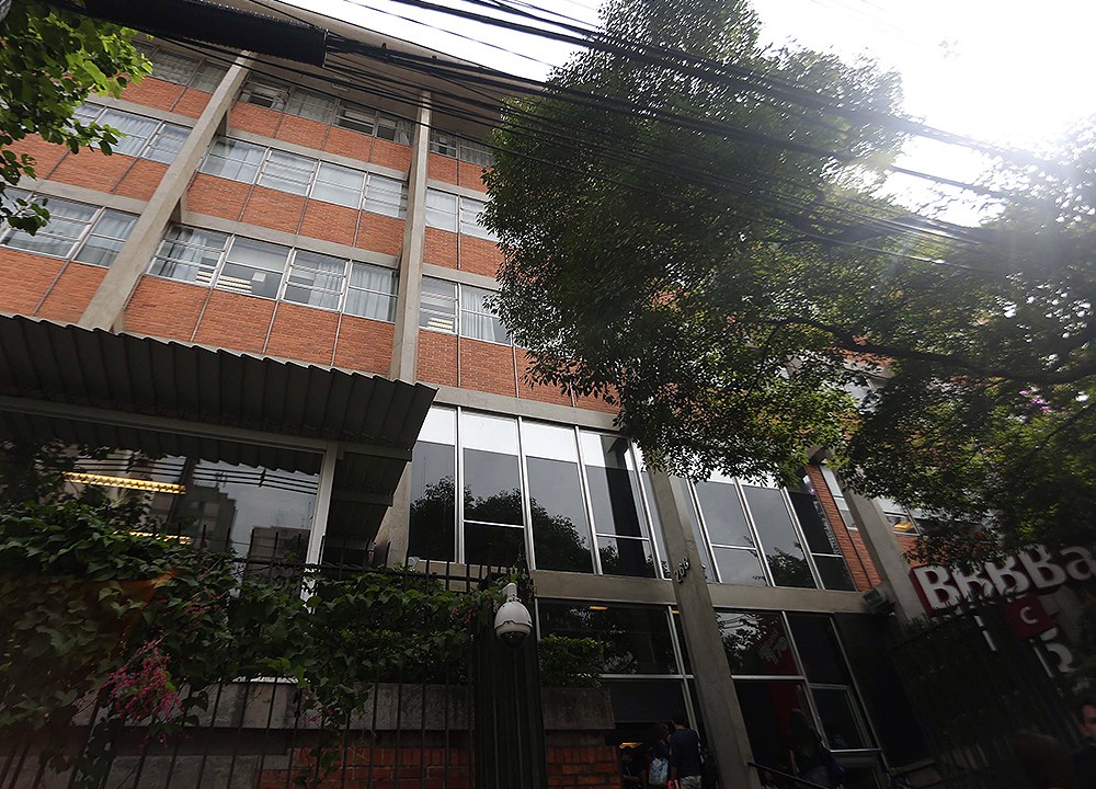 Fachada do colégio Bandeirantes, em São Paulo (SP)
